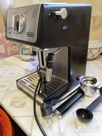 Кофеварка рожковая Delonghi