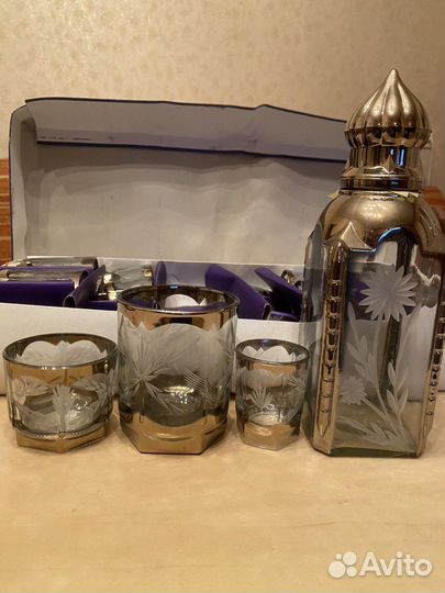 Набор бокалов и рюмок