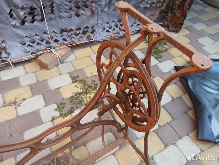 Станина швейной машинки Zinger