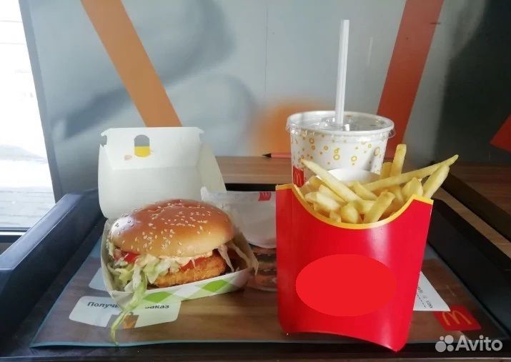 Зарплата часто.Бесплатные обеды.Работник кафе