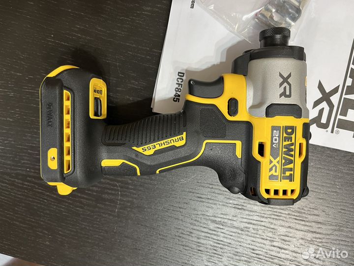 Винтоверт ударный dewalt dcf845