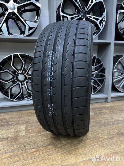 Yokohama Advan Sport V105S 265/40 R19 102Y
