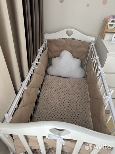 Детская кроватка с маятником белая 