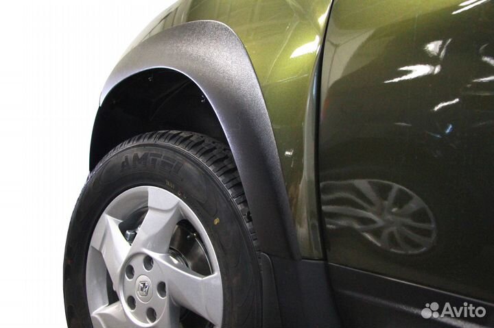 Расширители на колесные арки Renault Duster