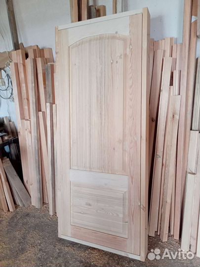 Филенчатая дверь с коробкой