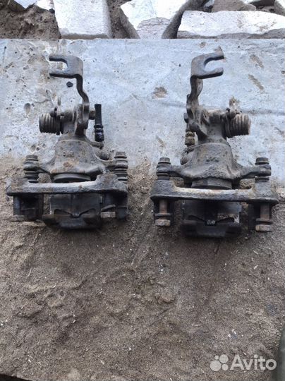 Задний тормозной суппорт Ниссан Максима А33