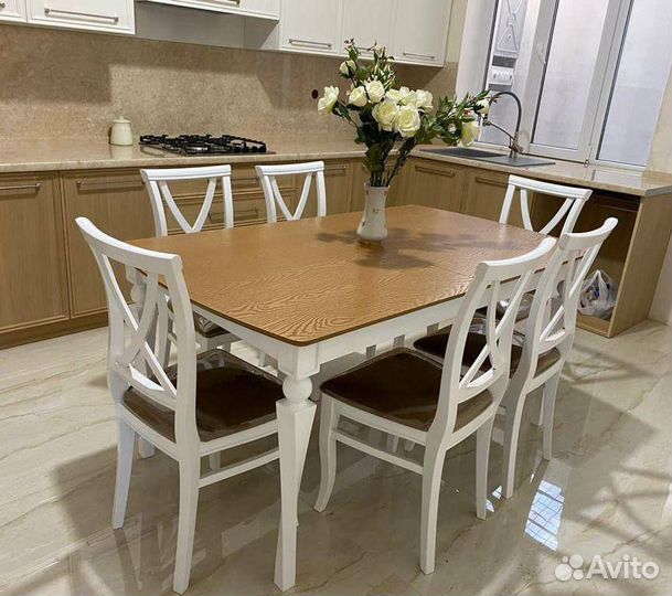 Кухонный стол и стулья новые