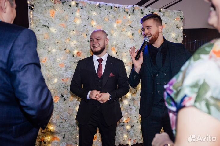 Ведущий Мероприятий И Диджей с Оборудованием