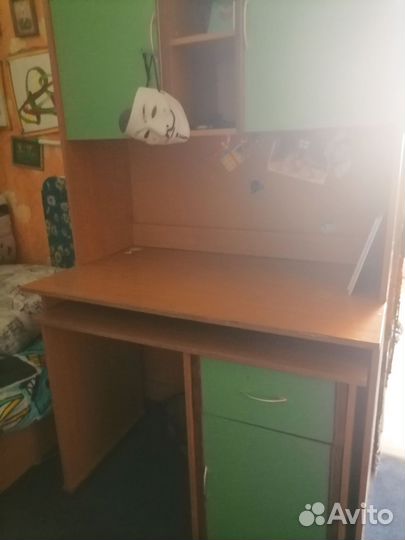 Письменный стол для школьника со шкафом