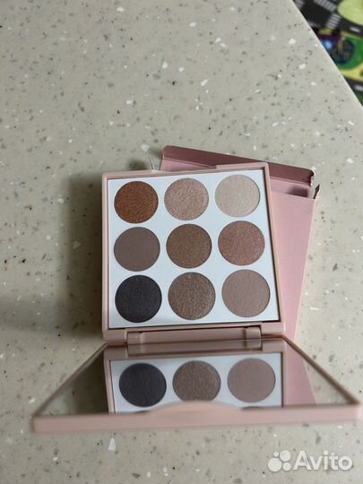 Палетка теней Zina 300