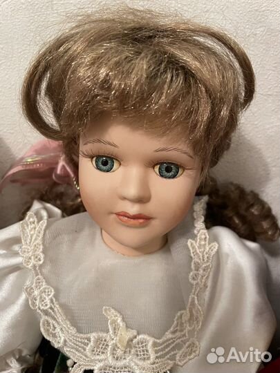 Кукла фарфоровая