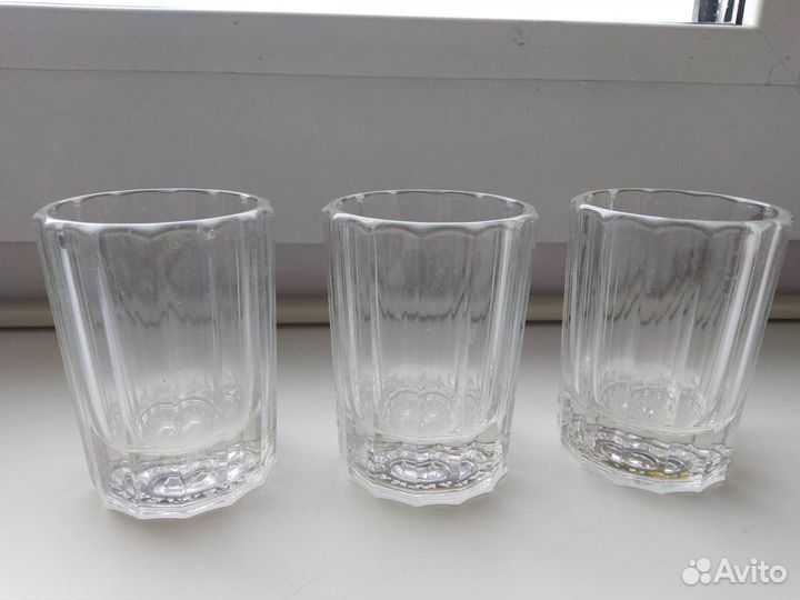 Три граненые стопки 