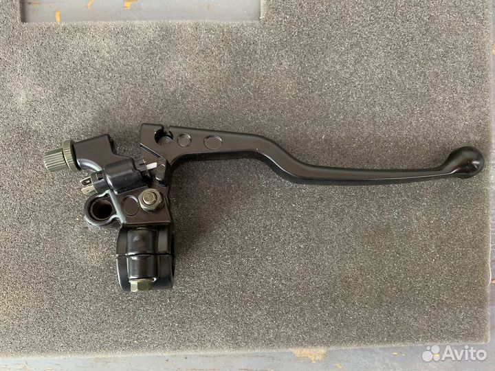 Рычаги переднего тормоза и сцепления на мотоцикл