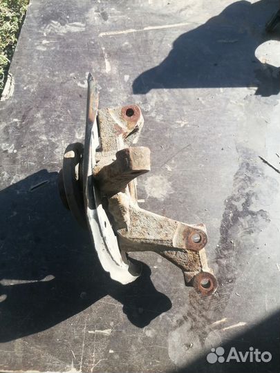 Кулак поворотный передний правый Renault Logan