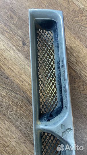 Решетка радиатора Mitsubishi Galant 8