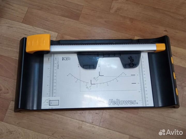 Резак для бумаги Fellowes