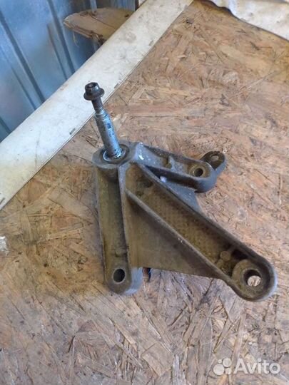 Кронштейн опоры кпп Nissan Almera G15