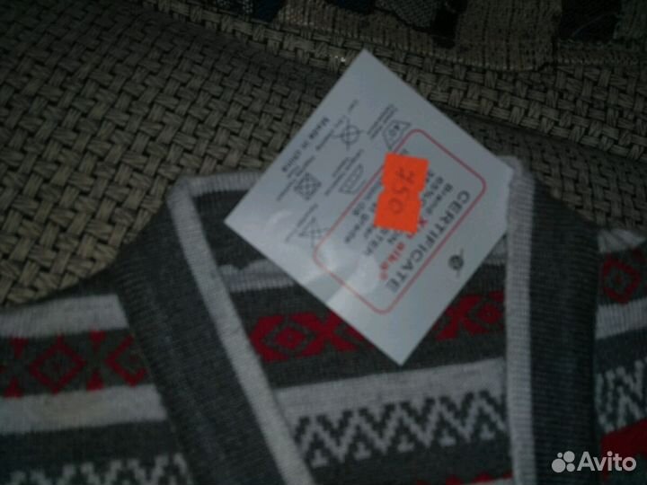 Детский свитер с оленями новогодний