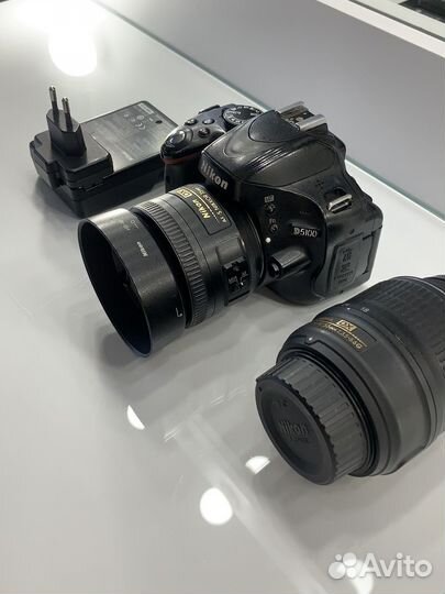 Nikon D5100. И два объектива: 35 mm 1,8 и 18-55mm