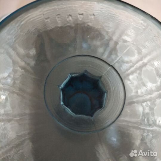 Тортница на ножке СССР голубое стекло. Неман