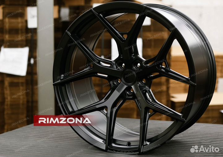 Кованые диски R22 на Audi RS6