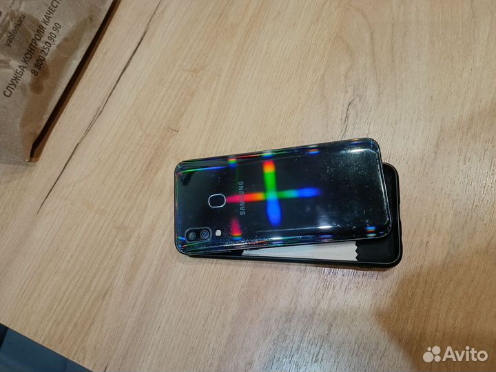 Samsung Galaxy A40, 4/64 ГБ