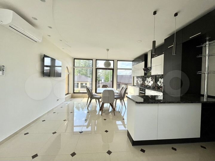 Дом 525 м² на участке 28 сот.