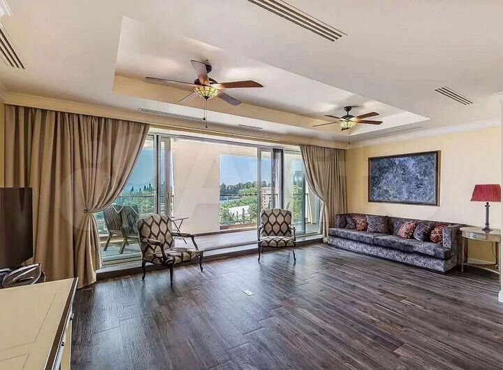 3-к. апартаменты, 170 м², 3/6 эт.