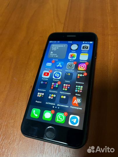 Телефон iPhone SE 2020