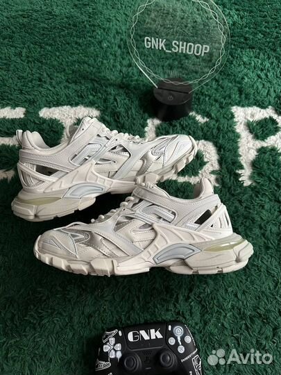 Balenciaga track