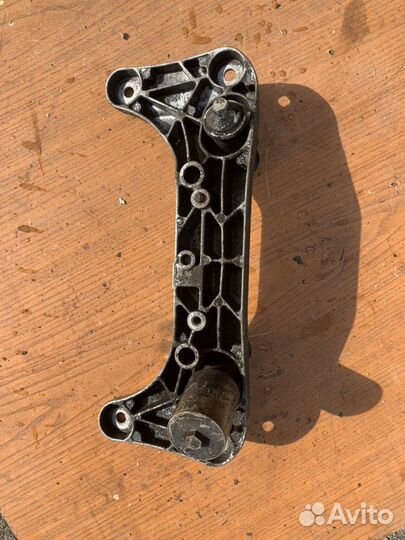 Опора кпп BMW 5 e39