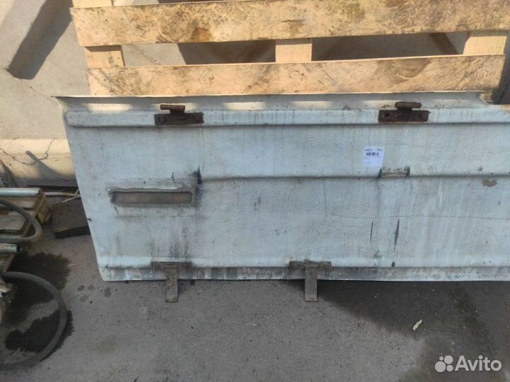 Спойлер боковой на топливный бак правый Man Tgx