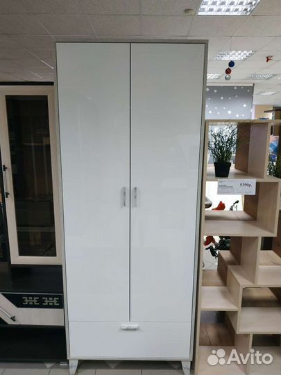 Шкаф на ножках