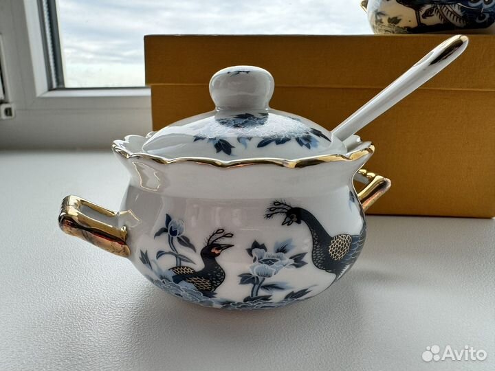 Фарфоровые соусницы с ложечкой, новые в коробке