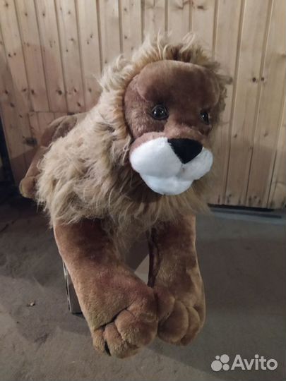 Плюшевые львы и собачонка