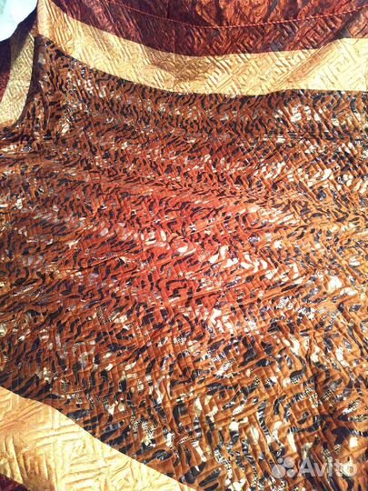 Покрывало на кровать новое +2шт.наволочки