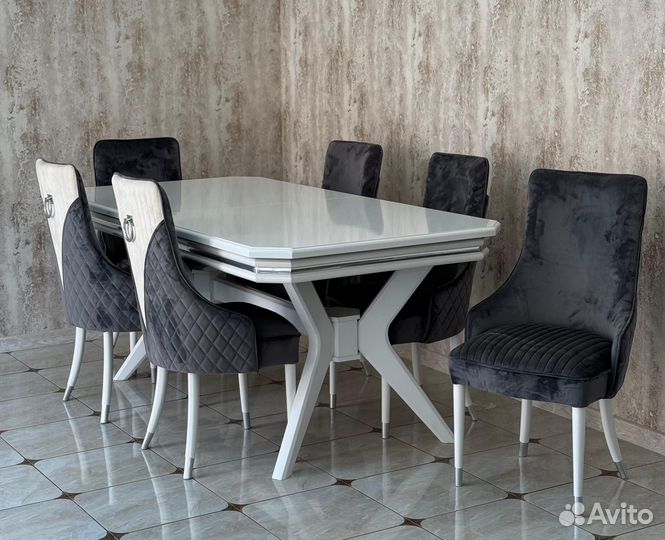 Стол со стульями