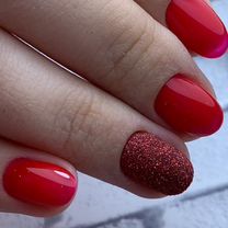 Модель на маникюр