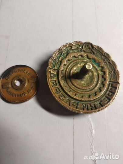 Тяжелые значки СССР