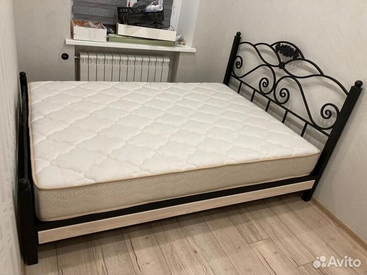 Кровать