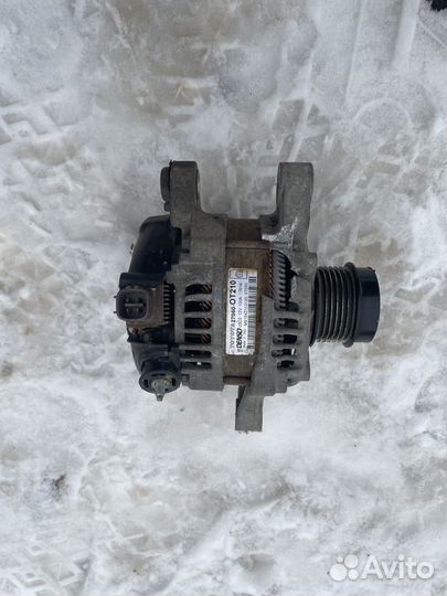 Гениратор на Toyota Corolla E-180