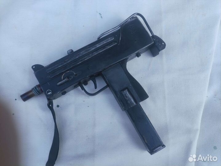 Пистолет пулемет из дерева. Макет Мак-10