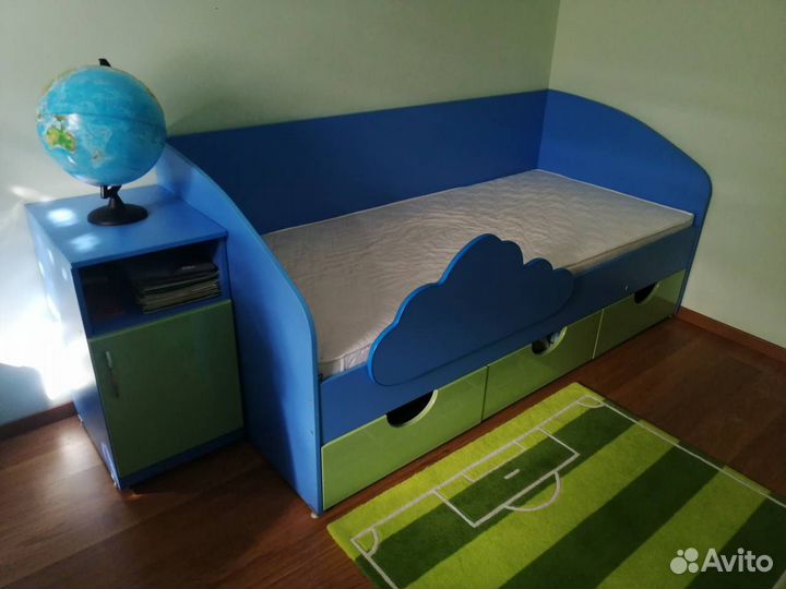 Детская кровать с тумбочкой