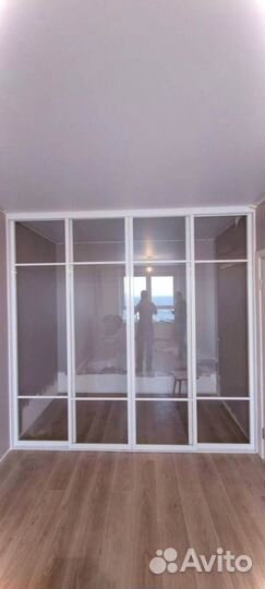 Раздвижная перегородка с матовым стеклом