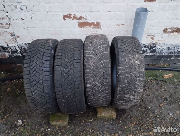 Pirelli Winter Ice Zero 215/60 R17