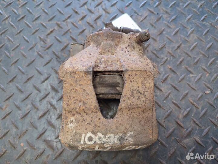 Суппорт перед/лево на Volkswagen Golf IV (1J)