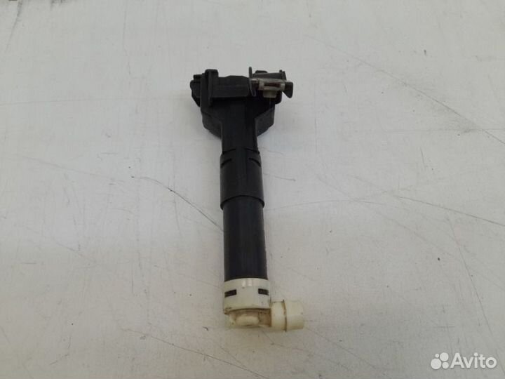 Форсунка омывателя передняя левая Toyota Land