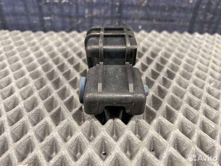 Крепление радиатора Audi A6 C5 ATQ 2000