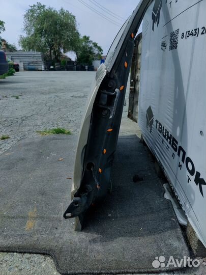 Передняя правая дверь Saturn SL (сатрун сл)