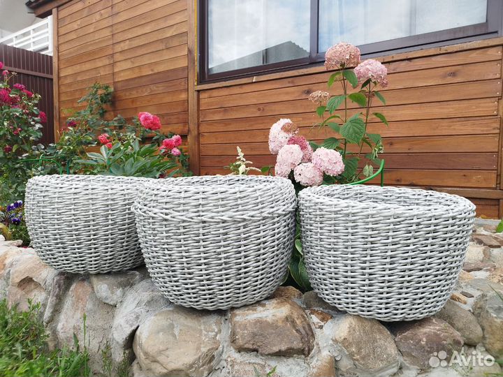 Кашпо из искусственного ротанга